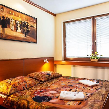 Hotel Áčko Ruzomberok Buitenkant foto